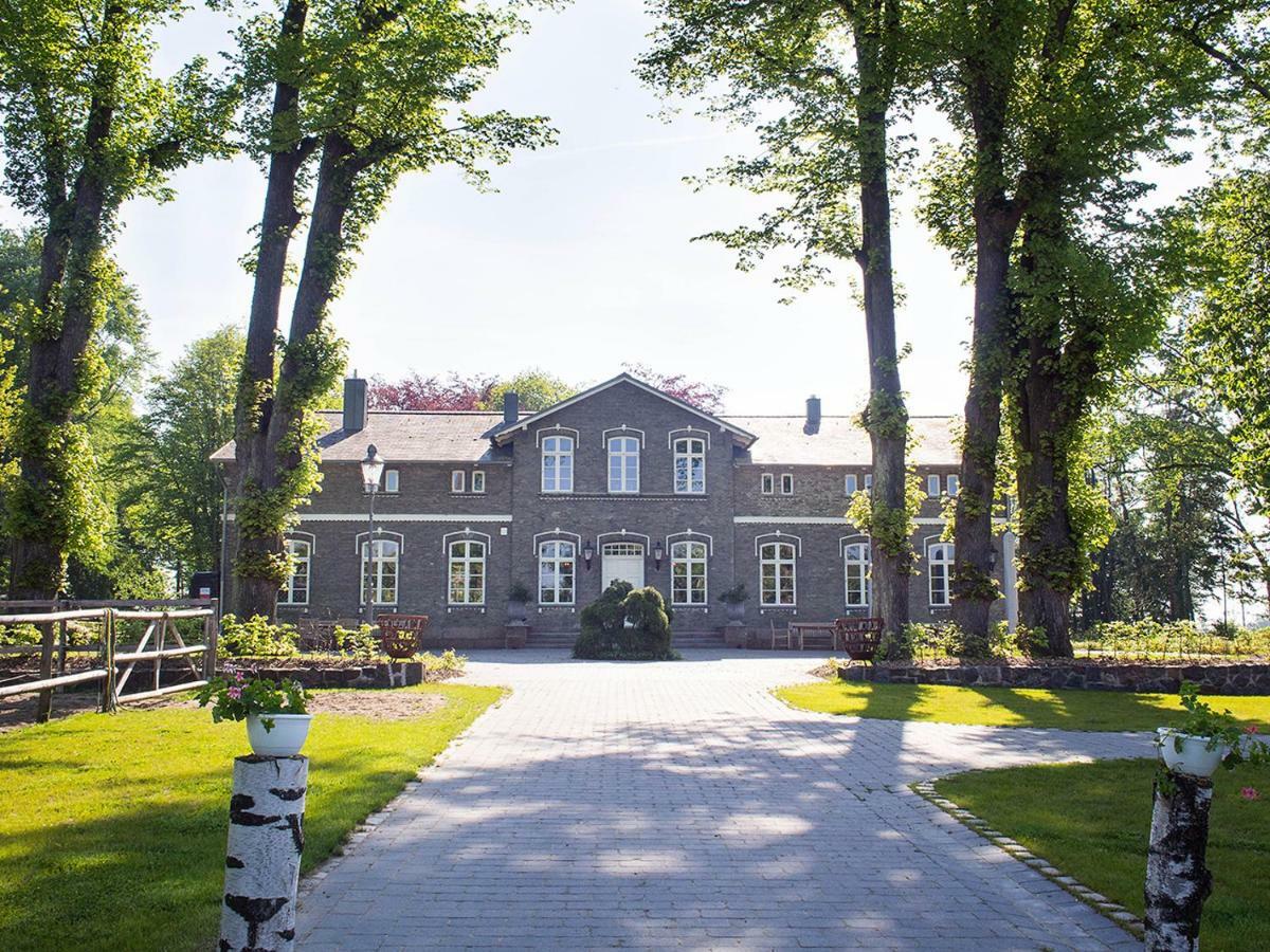 Herrenhaus Gut Neuruppersdorf Timmendorfer Strand Exterior foto