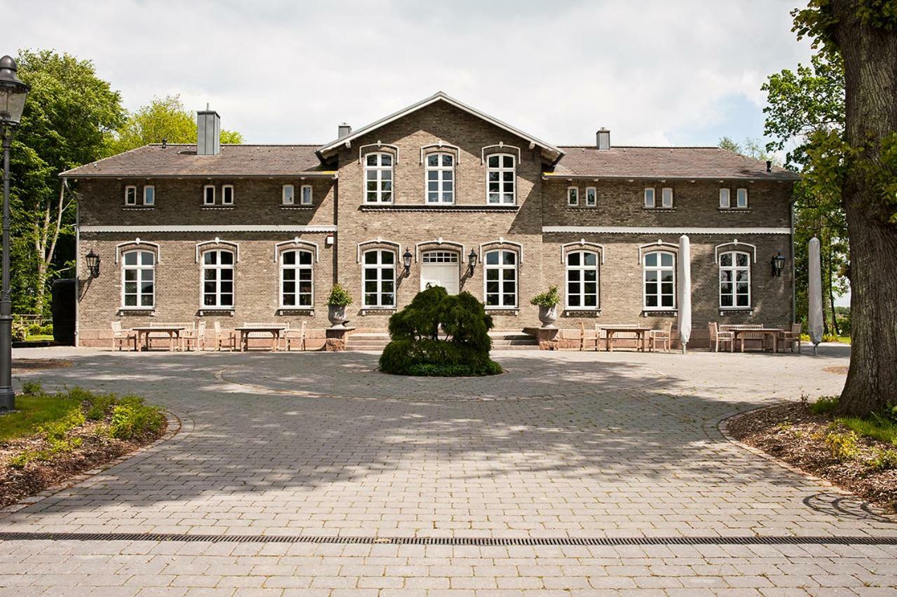 Herrenhaus Gut Neuruppersdorf Timmendorfer Strand Exterior foto